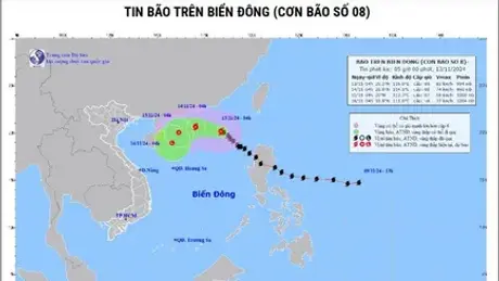 Bão số 8 tiếp tục hướng về miền Trung