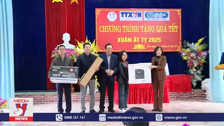 VNews trao quà Tết cho người dân khó khăn tại Phú Thọ