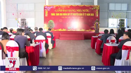 Phó Chủ tịch Quốc hội trao quà Tết tại Ninh Bình