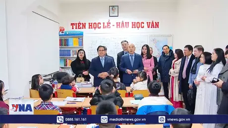 Thủ tướng thăm các Trung tâm thương mại người Việt tại Séc